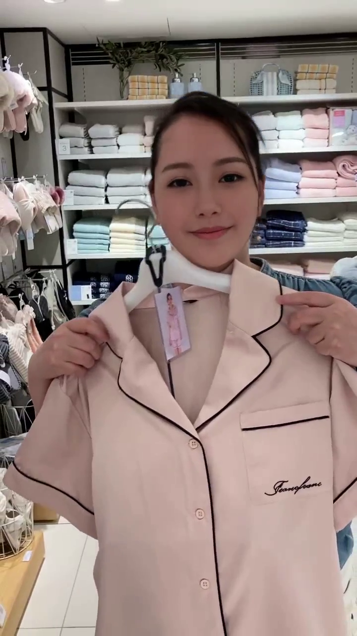 @Luna Mature Secret Luna Mature Secretさんの投稿 | Come closer to Luna. | J.fans